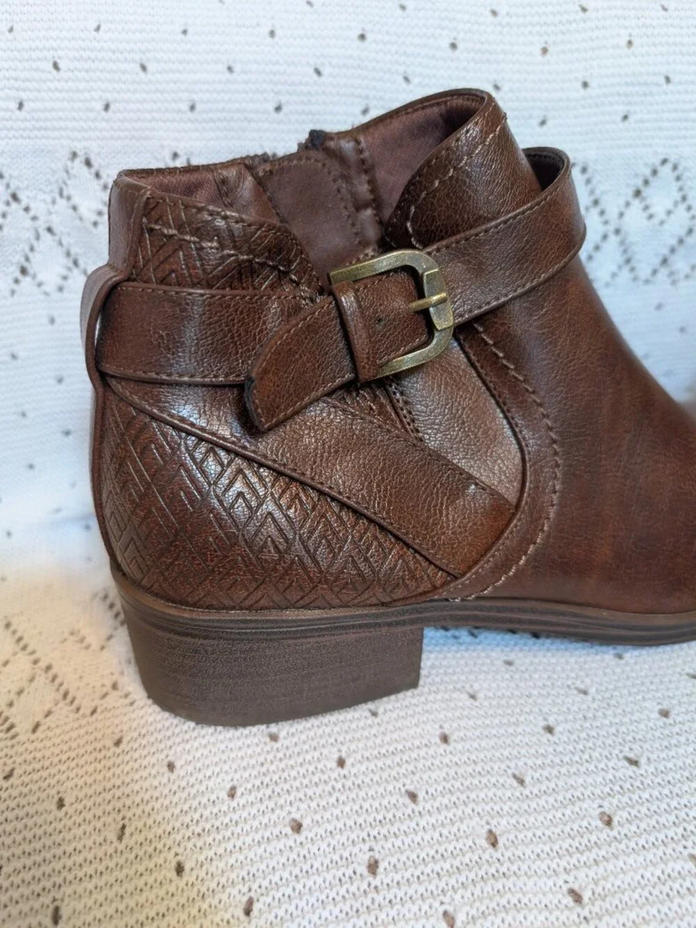 Brown ankle boots booties low heel zipper closure size 9.5